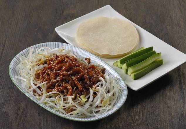 302 Peking Style Shredded Pork and Pancakes / 京酱肉丝+夹饼